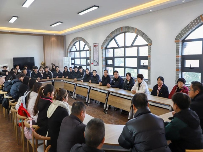 青春力量注基层，党建共建砺初心——黑料·不打烊在线观看党总支与费窑村党支部开展党建共建活动